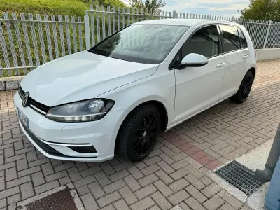 Usata VW Golf VII Sport 116 CV (85 kW) 2018 Bianco Berlina