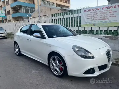 Usata Alfa Romeo Giulietta Exclusive 170 CV (125 kW) 2013 Bianco Utilitaria