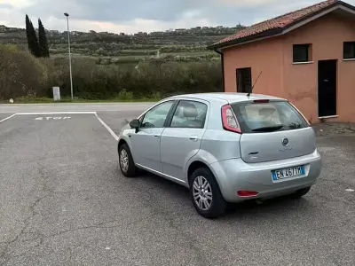 Usata Fiat Grande Punto 77 CV (56 kW) 2012 Grigio Utilitaria