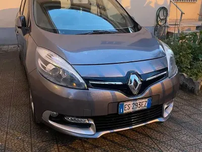 Usata Renault Scénic III XMOD 110 CV (80 kW) 2013 Grigio Monovolume