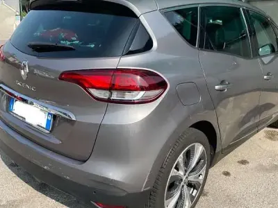 Usata Renault Scénic IV Intens 110 CV (80 kW) 2017 Argento Monovolume