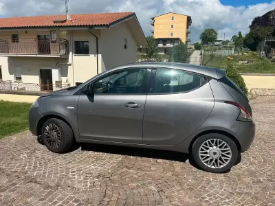 Usata Lancia Ypsilon 95 CV (69 kW) 2015 Grigio Utilitaria