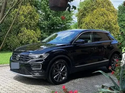 Usata VW T-Roc 75 CV (55 kW) 2018 Nero SUV