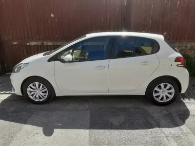 Usata Peugeot 208 Allure 82 CV (60 kW) 2016 Bianco Utilitaria