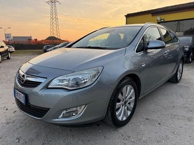 Usata Opel Astra Cosmo 125 CV (91 kW) 2012 Argento Berlina