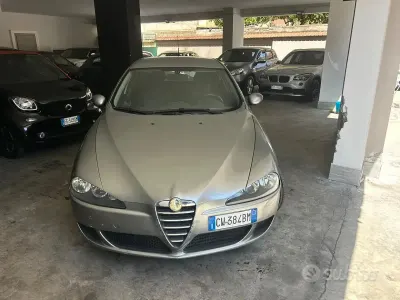 Usata Alfa Romeo 147 Exclusive 116 CV (85 kW) 2005 Grigio Utilitaria