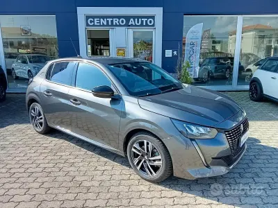 Usata Peugeot 208 Allure 101 CV (74 kW) 2022 Grigio Utilitaria