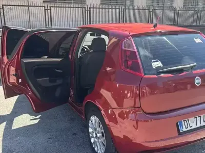 Usata Fiat Grande Punto 65 CV (47 kW) 2007 Rosso Utilitaria