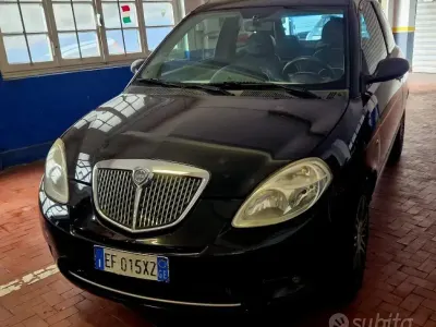 Gebraucht Lancia Ypsilon 60 PS (44 kW) 2010 Grau Kleinwagen
