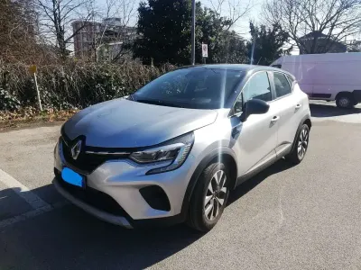 Usata Renault Captur Business 101 CV (74 kW) 2020 Argento SUV