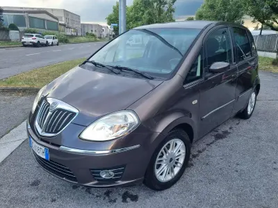 Usata Lancia Musa 95 CV (69 kW) 2008 Marrone Monovolume