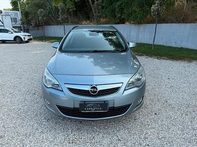 Usata Opel Astra Cosmo 100 CV (73 kW) 2011 Grigio Station wagon