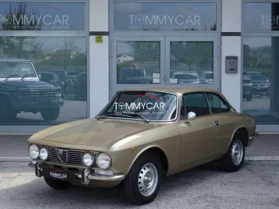 Usata Alfa Romeo 2000 Veloce 131 CV (96 kW) 1971 Beige chiaro met. ar 836 Coupé