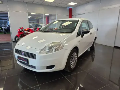 Usata Fiat Grande Punto Active 65 CV (47 kW) 2009 Bianco Utilitaria