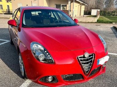 Usata Alfa Romeo Giulietta 120 CV (88 kW) 2016 Rosso Utilitaria