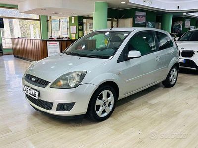 Argento Usata 2007 Ford Fiesta Titanium Utilitaria | 2900 €