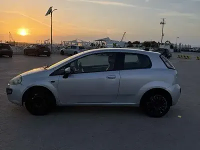 Usata Fiat Punto 80 CV (58 kW) 2011 Utilitaria