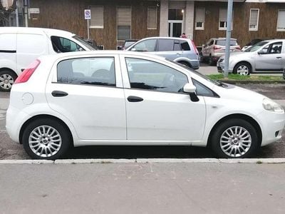 Usata Fiat Grande Punto Active 77 CV (56 kW) 2010 Bianco Utilitaria