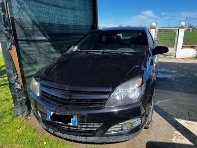 usata Opel Astra GTC leggere bene