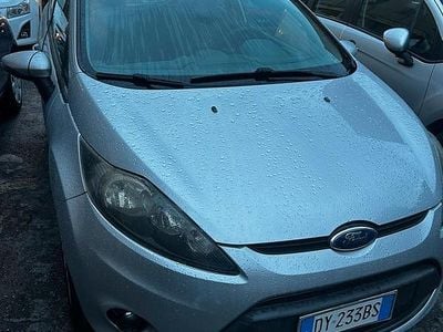 Usata Ford Fiesta 70 CV (51 kW) 2009 Grigio Utilitaria
