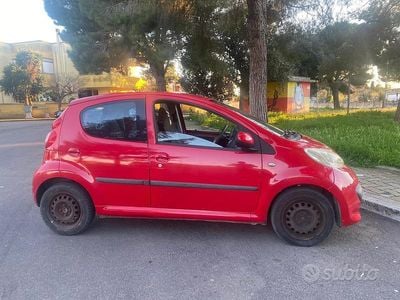Usata Peugeot 107 68 CV (50 kW) 2007 Rosso Utilitaria