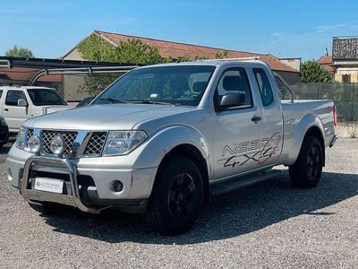 Usata Nissan Navara SE 174 CV (127 kW) 2005 Grigio Pick-up