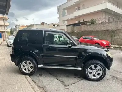 Usata Mitsubishi Pajero Invite 160 CV (117 kW) 2007 Nero SUV
