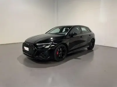 Käytetty Audi RS3 Sportback Ambiente 400 HP (294 kW) 2023 Musta Viistoperä
