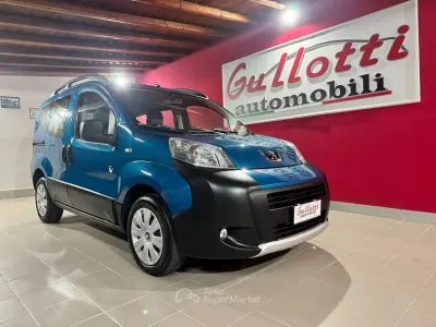 Usata Peugeot Bipper Outdoor 75 CV (55 kW) 2013 Blu Monovolume