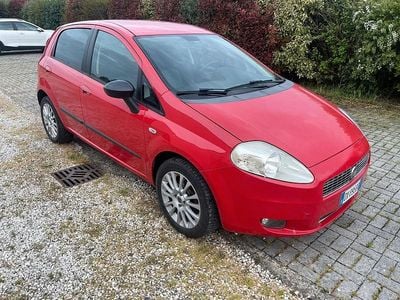 Usata Fiat Grande Punto Dynamic 69 CV (50 kW) 2009 Rosso Utilitaria