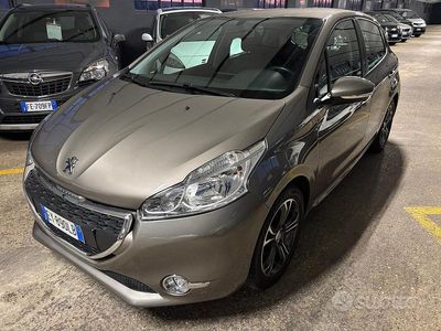Usata Peugeot 208 Allure 82 CV (60 kW) 2015 Grigio Utilitaria