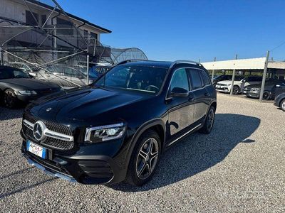 Mercedes GLB220