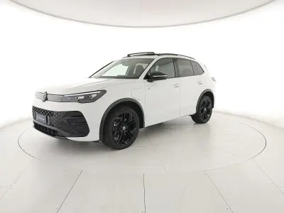 Gebraucht VW Tiguan R-line 204 PS (150 kW) 2025 Weiß SUV
