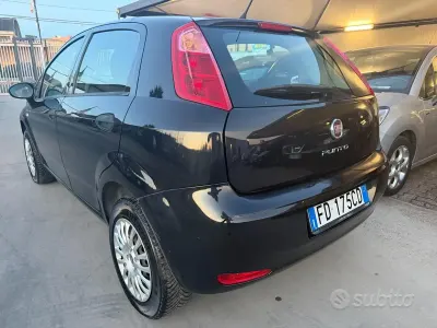 Usata Fiat Punto 70 CV (51 kW) 2016 Bluazzurro Utilitaria