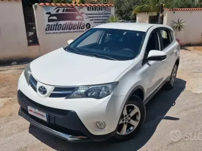 Usata Toyota RAV4 Style 124 CV (91 kW) 2015 Bianco SUV