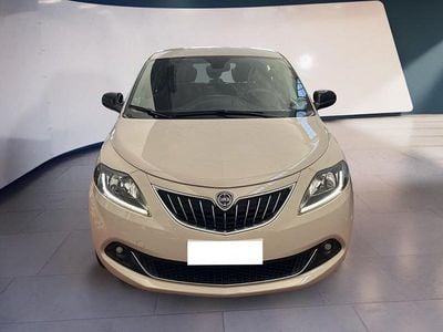 Usata Lancia Ypsilon Gold 70 CV (51 kW) 2021 Bianco Utilitaria