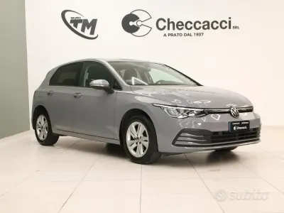 Usata VW Golf VIII Life 110 CV (80 kW) 2021 Grigio Berlina