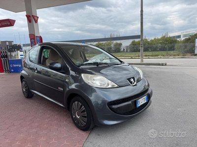 Usata Peugeot 107 54 CV (39 kW) 2008 Grigio Utilitaria