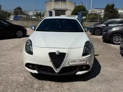 Usata Alfa Romeo Giulietta Distinctive 105 CV (77 kW) 2011 Bianco Utilitaria