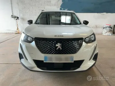 Usata Peugeot 2008 Allure 101 CV (74 kW) 2022 Bianco SUV