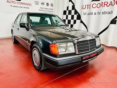 Usata Mercedes E200 122 CV (89 kW) 1991 Grigio Berlina