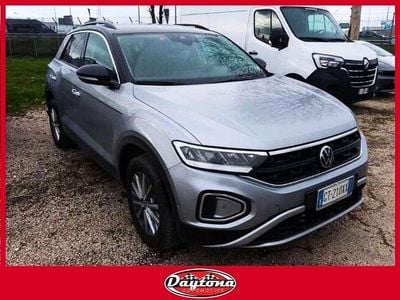 Usata VW T-Roc Life 150 CV (110 kW) 2024 Grigio tetto nero SUV