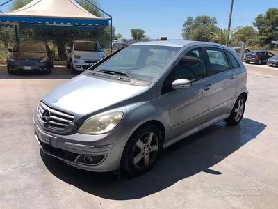 Begagnad Mercedes B180 109 HK (80 kW) 2005 Silver Minibuss
