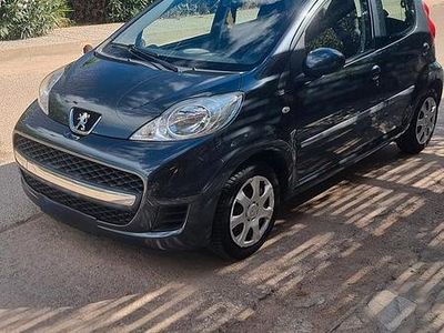 Usata Peugeot 107 68 CV (50 kW) 2011 Grigio Utilitaria