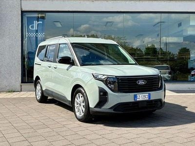 Usado Ford Tourneo Courier Titanium 125 CV (91 kW) 2025 Verde Monovolumen