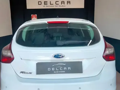 Usata Ford Focus 115 CV (84 kW) 2013 Bianco Berlina