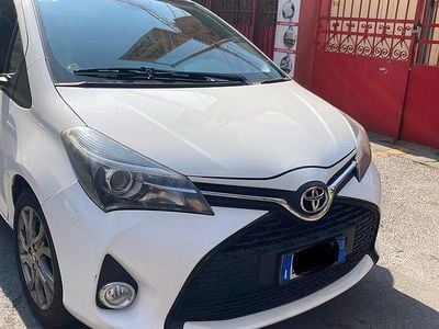 Usata Toyota Yaris Multidrive S 99 CV (72 kW) 2014 Bianco Utilitaria