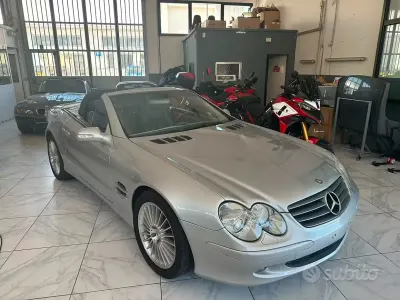 Usata Mercedes SL500 306 CV (225 kW) 2002 Grigio Cabrio