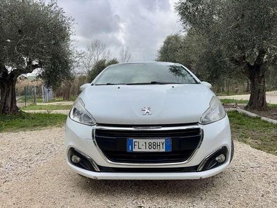 Usata Peugeot 208 Allure 82 CV (60 kW) 2017 Utilitaria