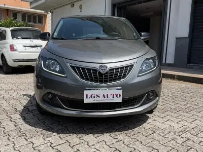 Usata Lancia Ypsilon Gold 69 CV (50 kW) 2023 Grigio Utilitaria